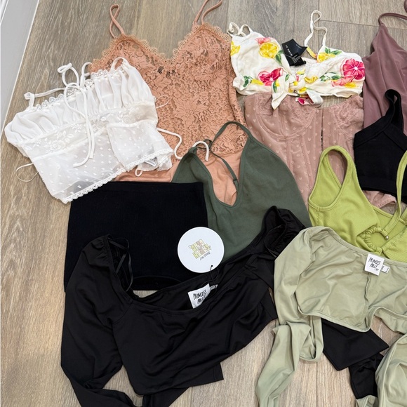 Assorted Women's Tops Collection - Picture 3 of 4